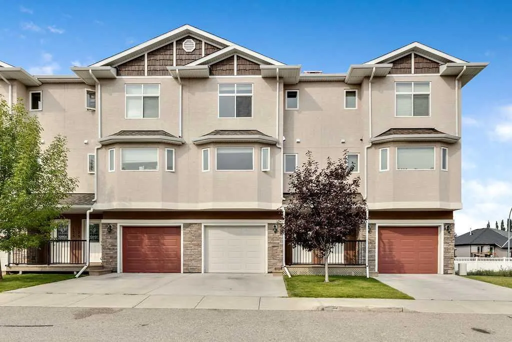 131 Strathcona Circle