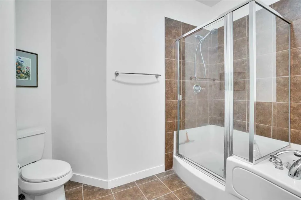 20 Discovery Ridge Close SW, #323