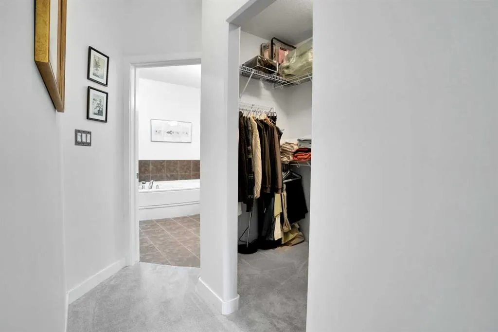 20 Discovery Ridge Close SW, #323