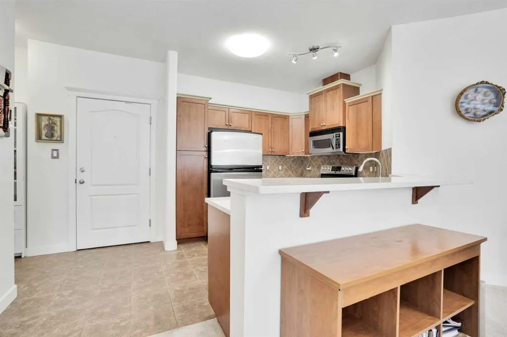 20 Discovery Ridge Close SW, #323