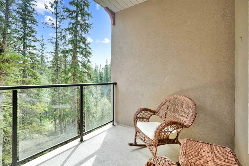 20 Discovery Ridge Close SW, #323