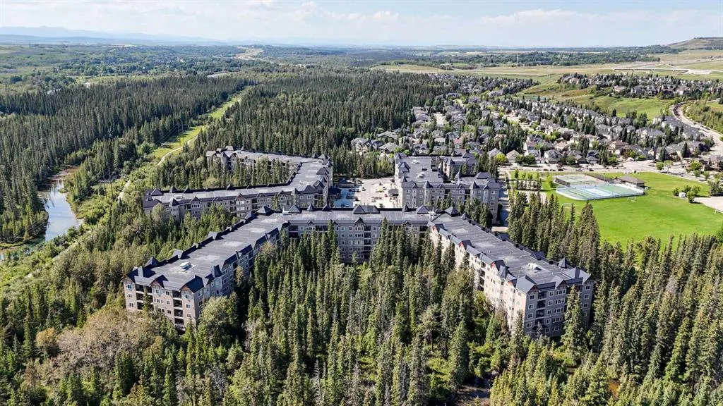 20 Discovery Ridge Close SW, #323