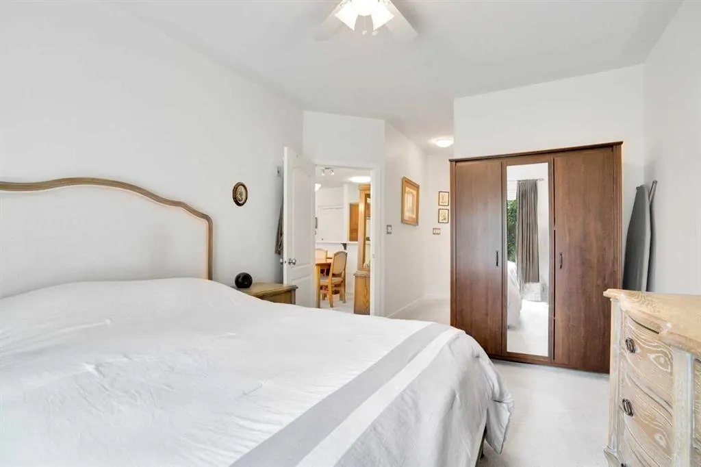 20 Discovery Ridge Close SW, #323