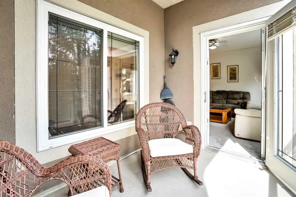 20 Discovery Ridge Close SW, #323
