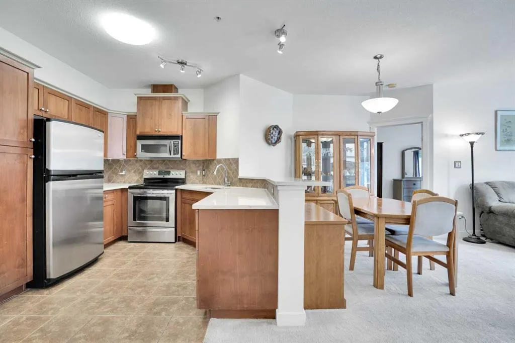 20 Discovery Ridge Close SW, #323