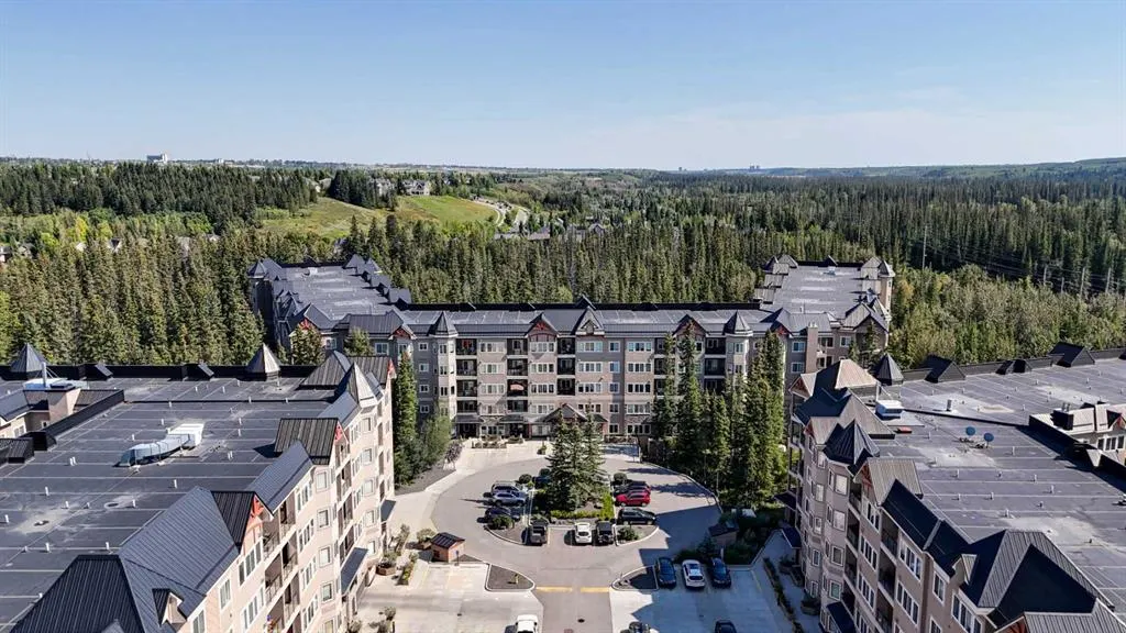 20 Discovery Ridge Close SW, #323