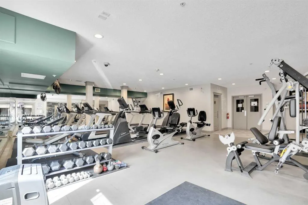 20 Discovery Ridge Close SW, #323