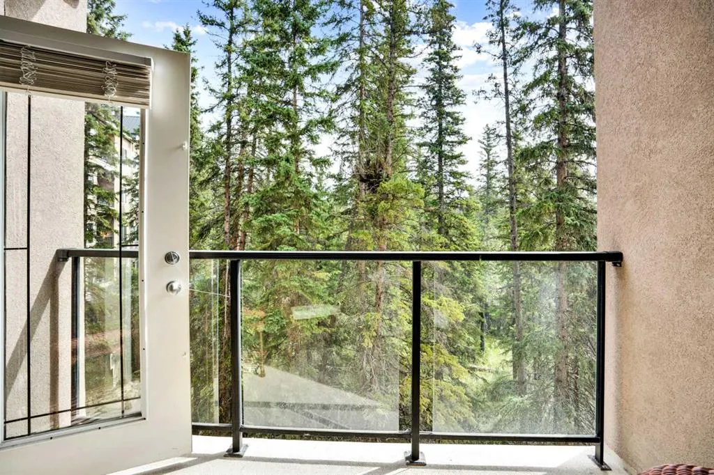 20 Discovery Ridge Close SW, #323