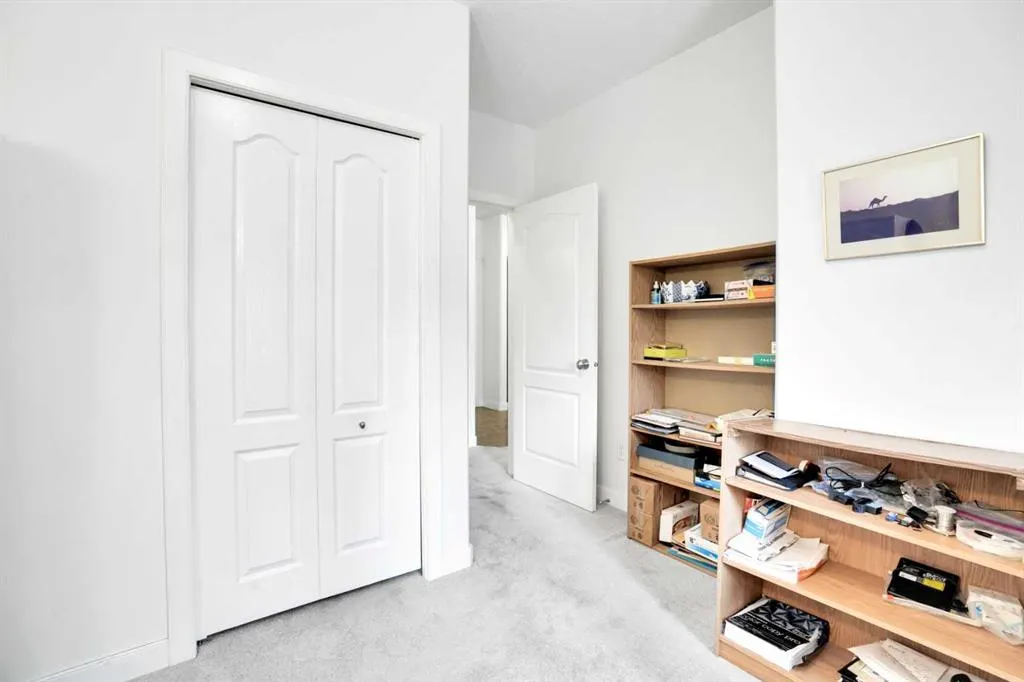 20 Discovery Ridge Close SW, #323