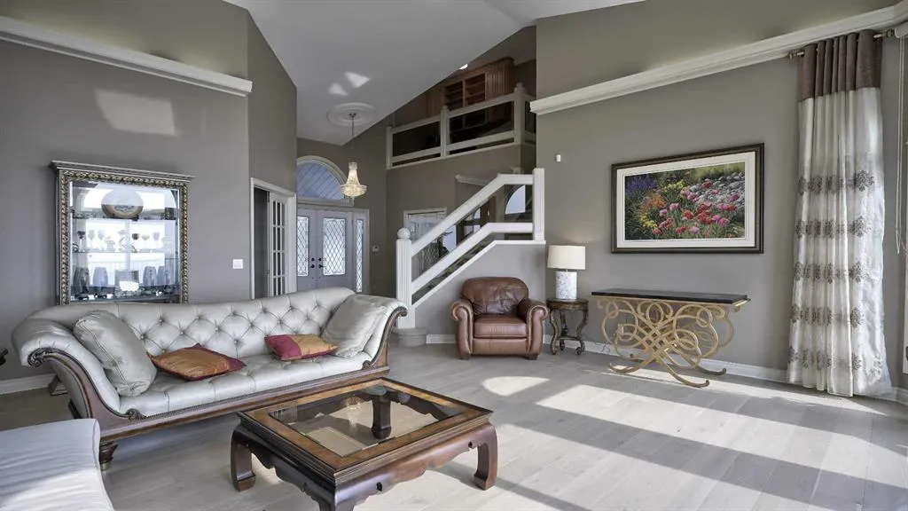 57 Edelweiss Point NW