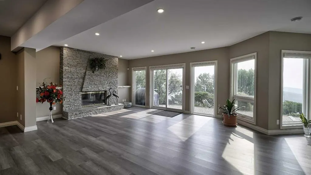 57 Edelweiss Point NW
