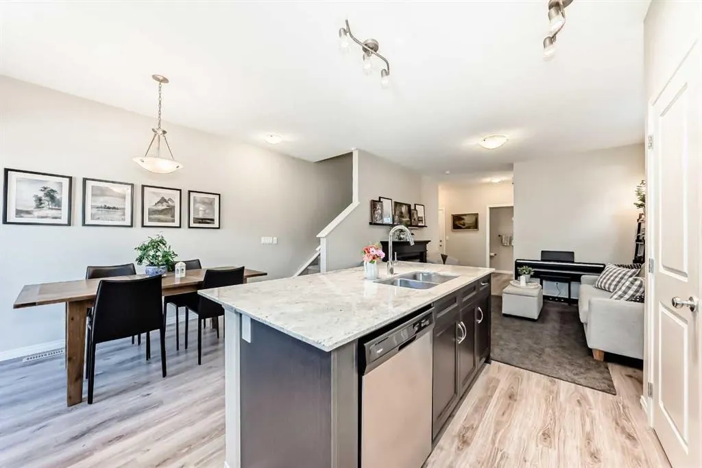 72 Legacy Glen Street SE