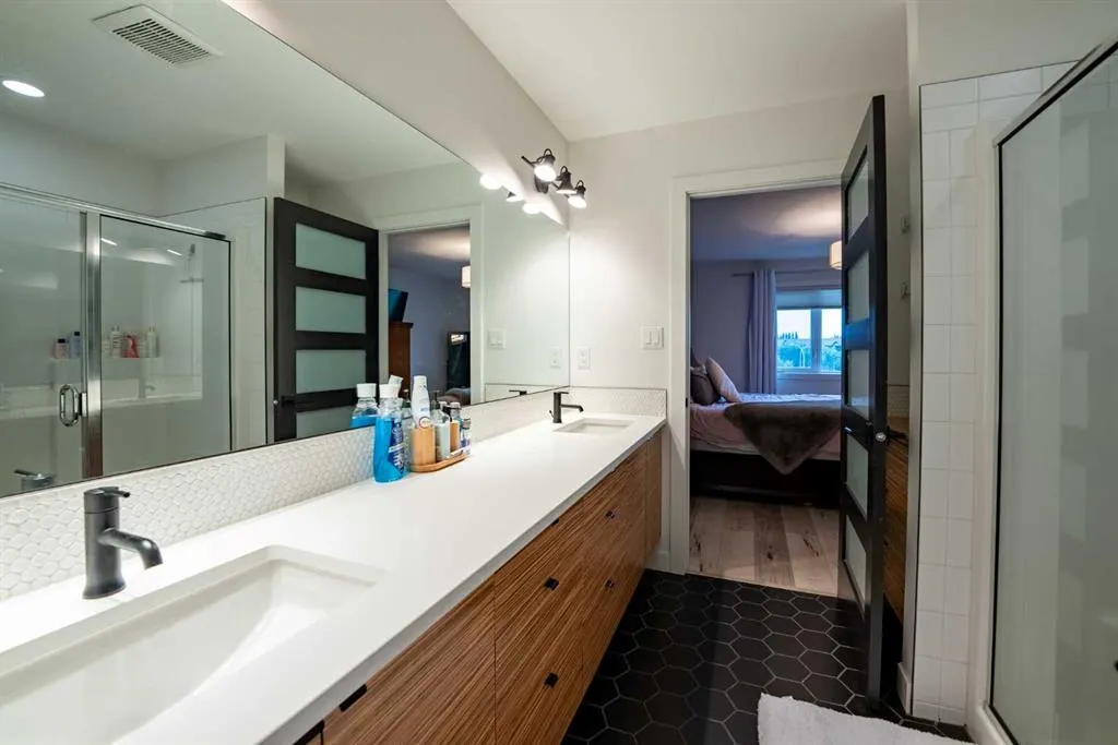 421 Rivergrove Chase W