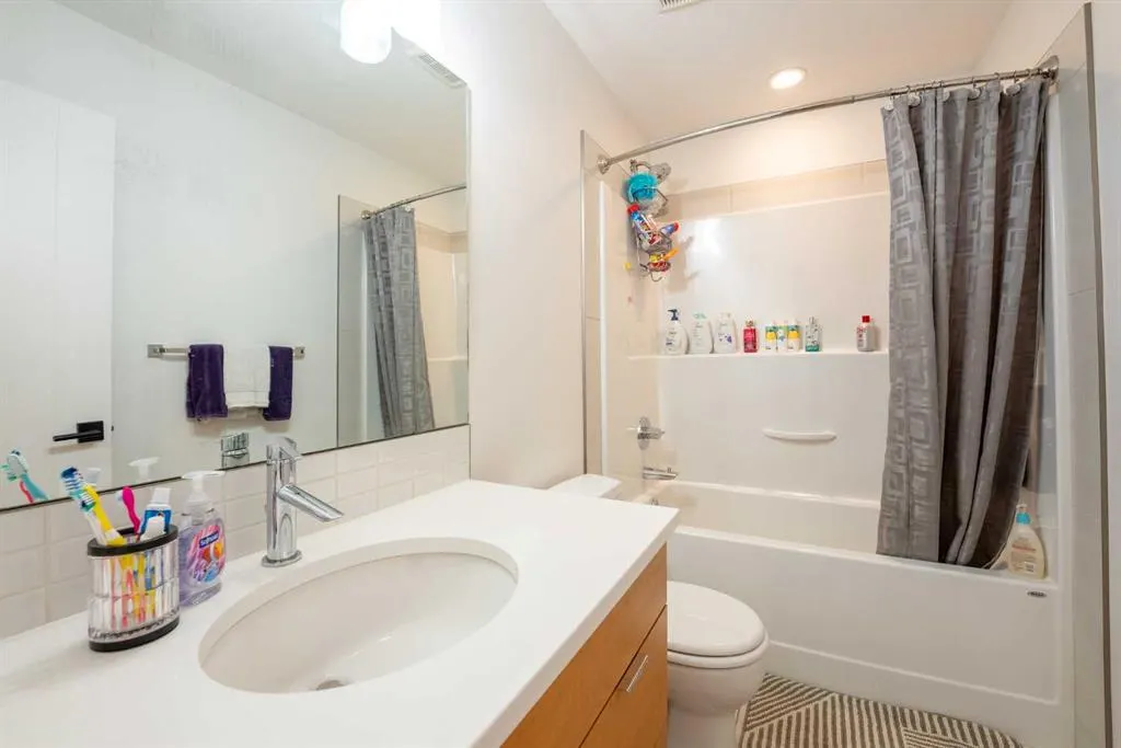 421 Rivergrove Chase W