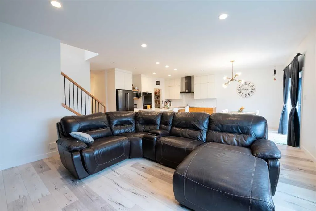 421 Rivergrove Chase W