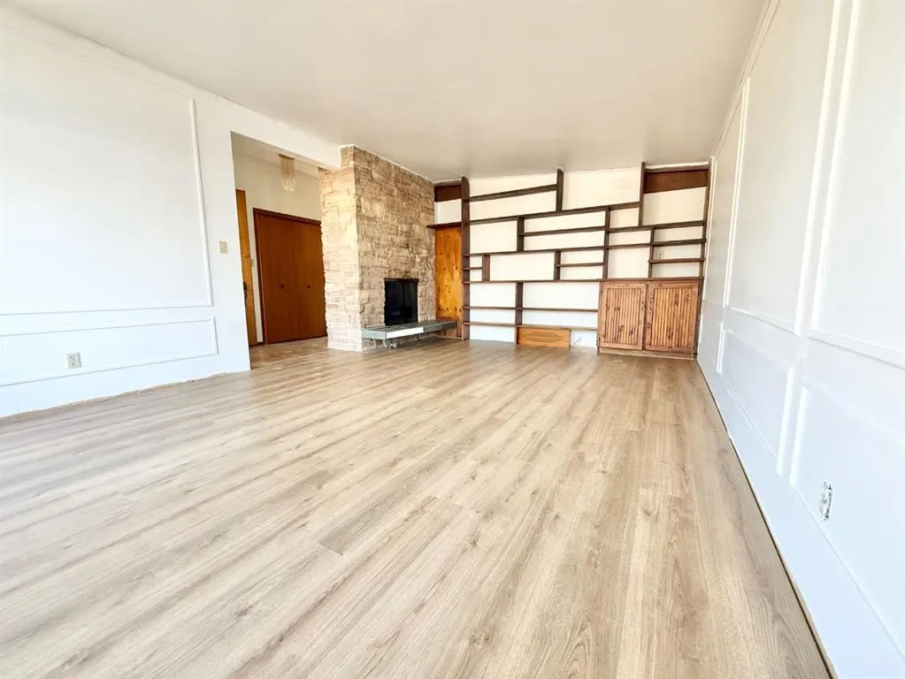 15 Laurel Place W