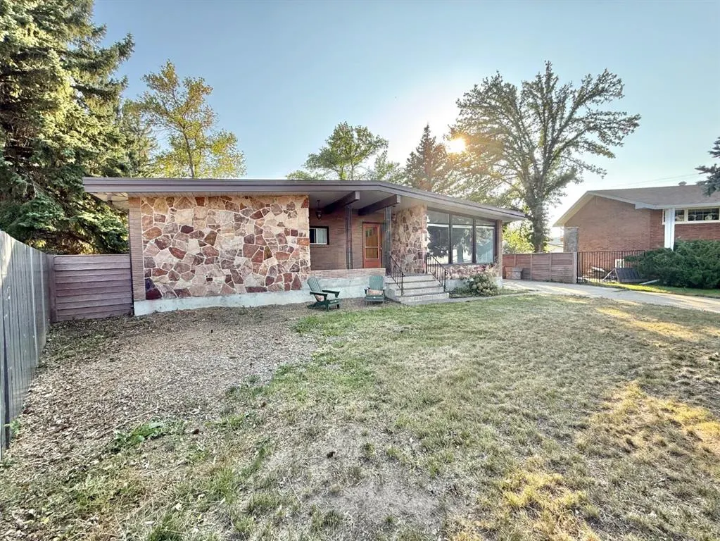 15 Laurel Place W