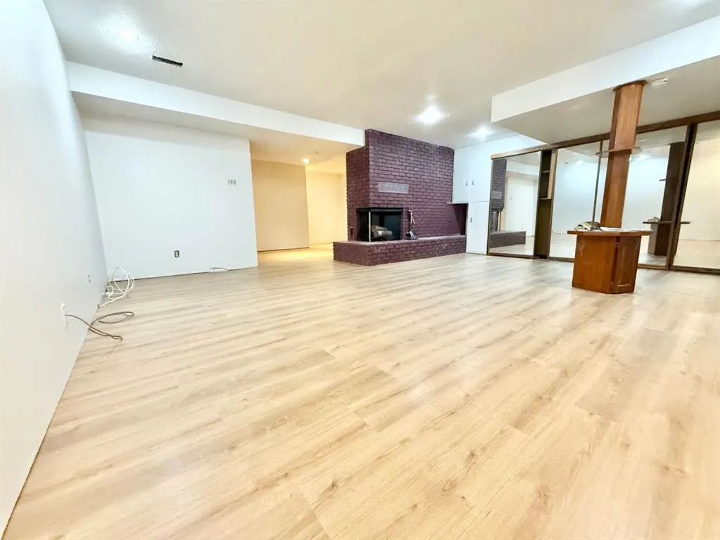 15 Laurel Place W
