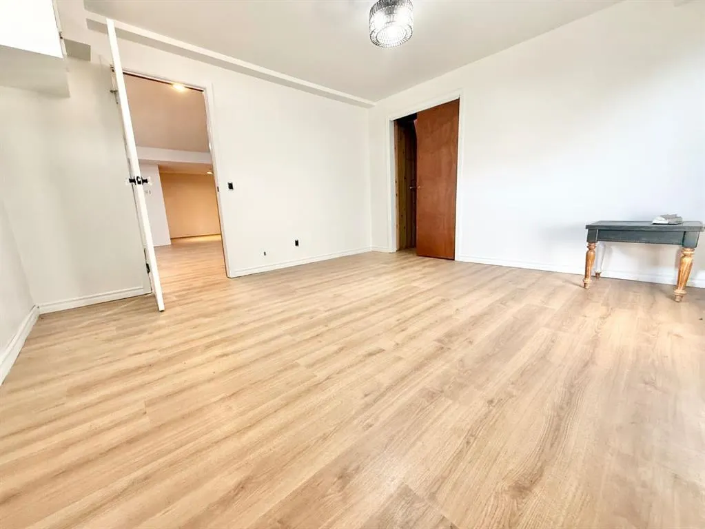 15 Laurel Place W