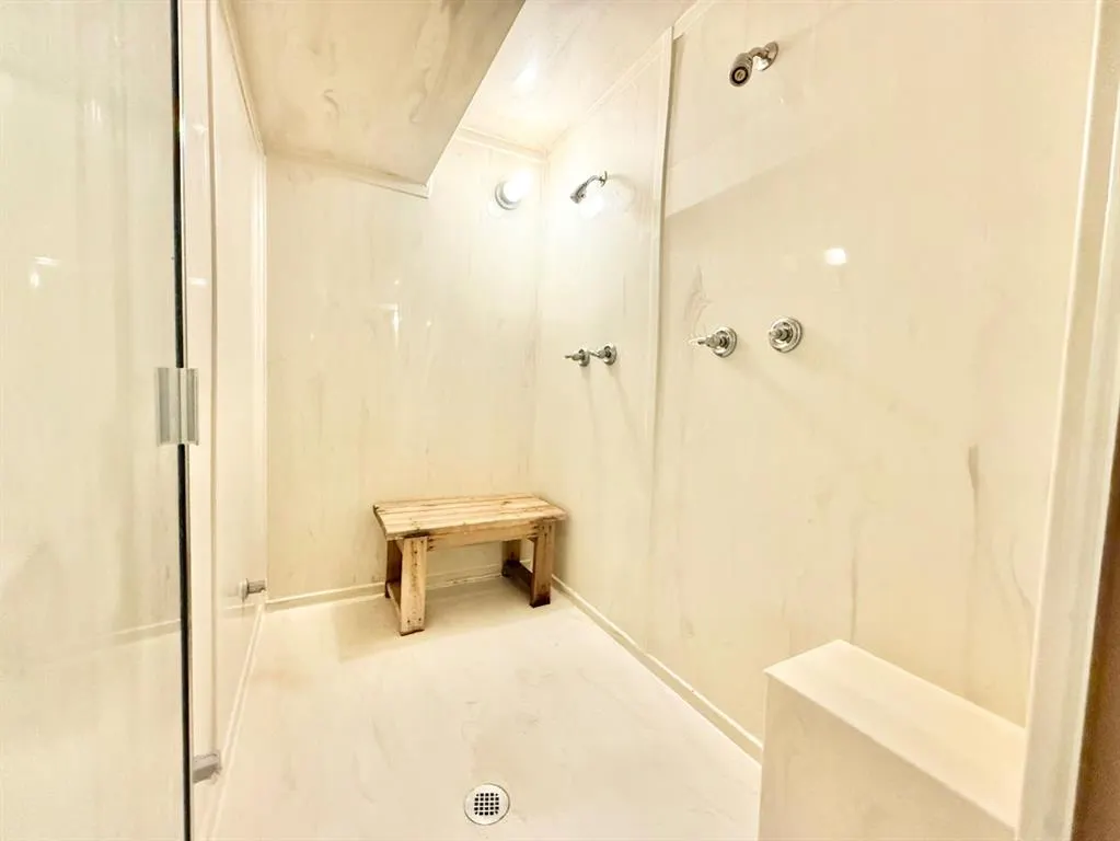 15 Laurel Place W