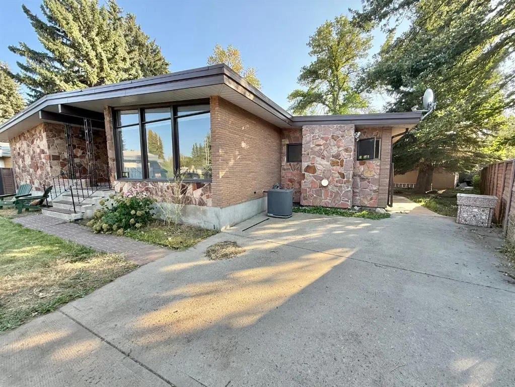 15 Laurel Place W
