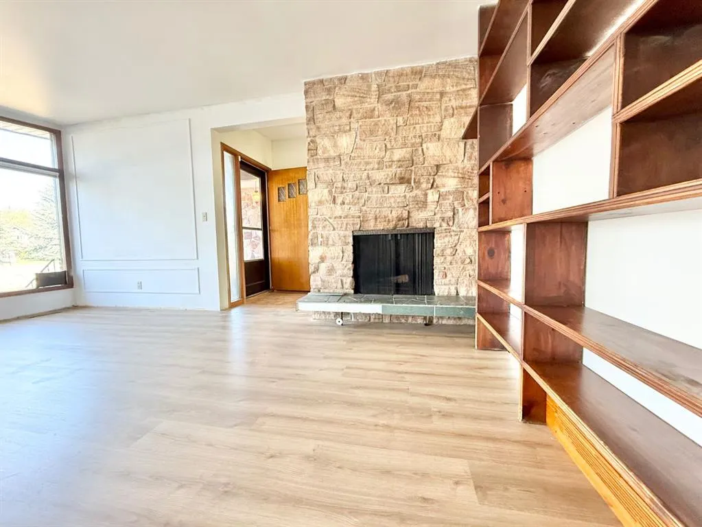 15 Laurel Place W