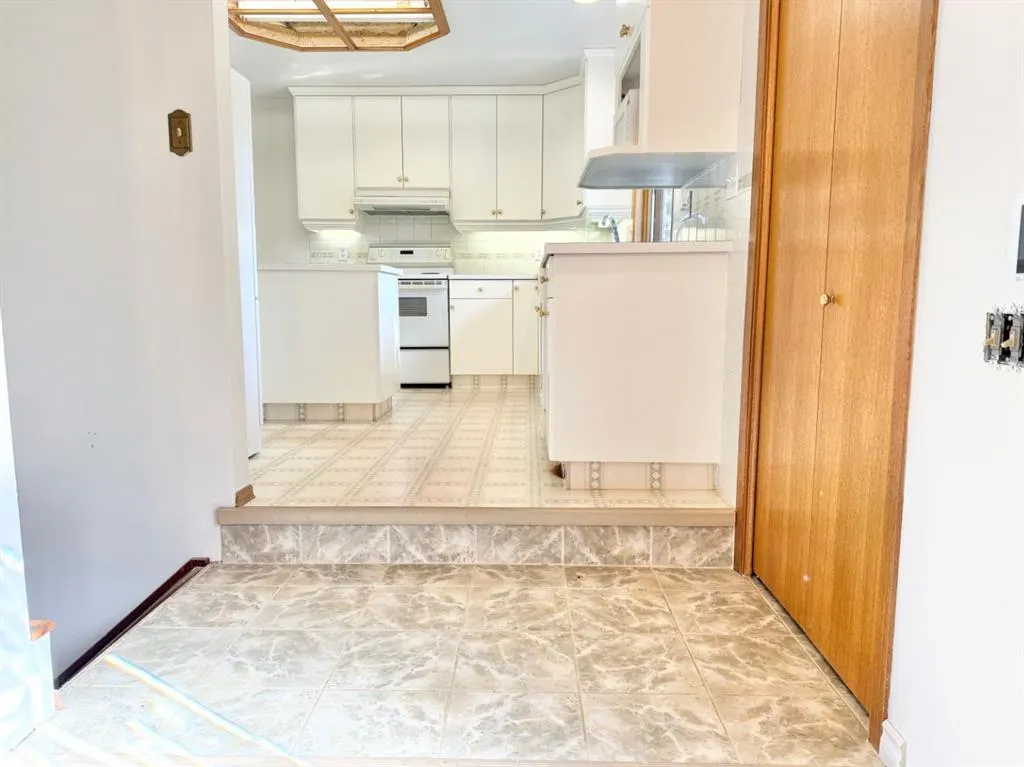 15 Laurel Place W