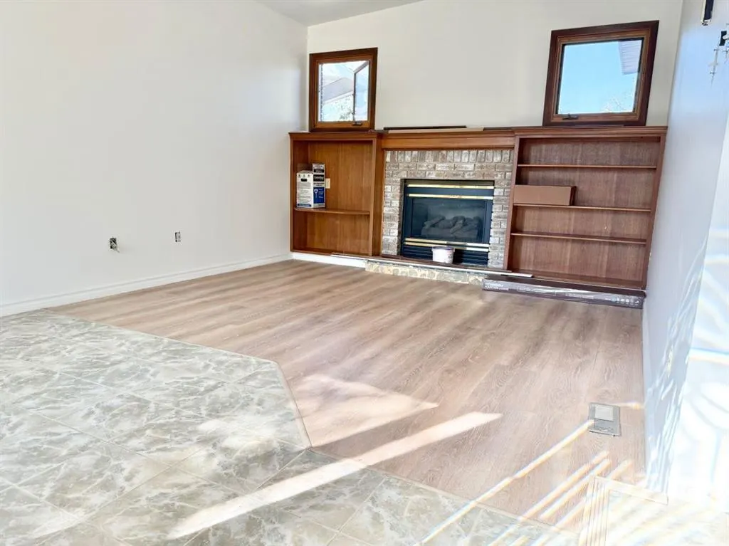 15 Laurel Place W