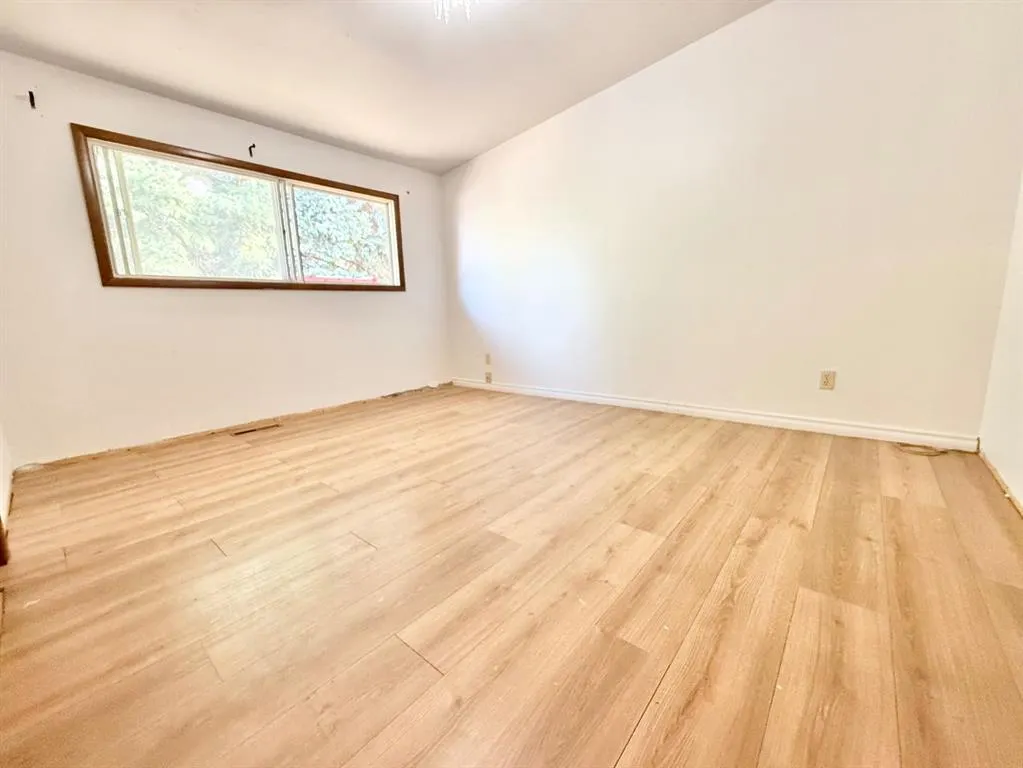 15 Laurel Place W