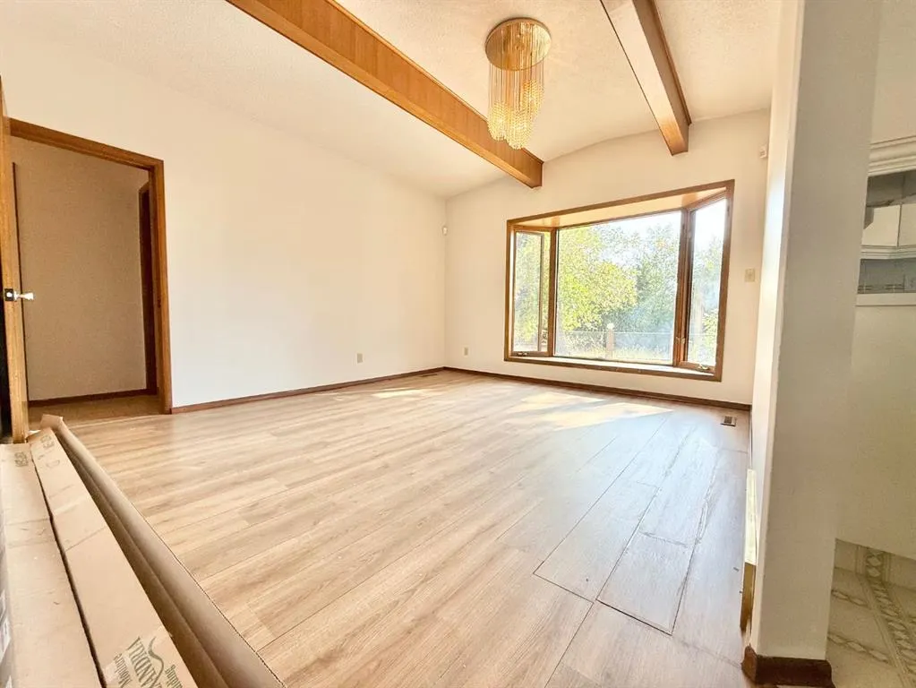15 Laurel Place W