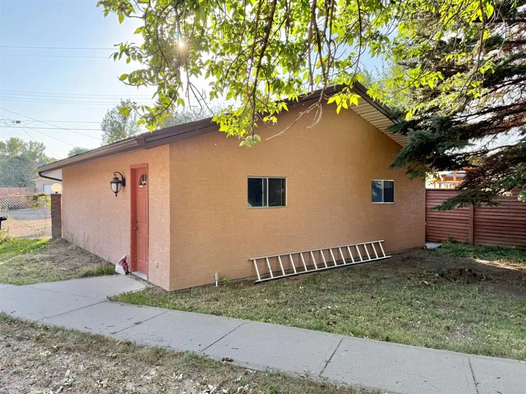 15 Laurel Place W