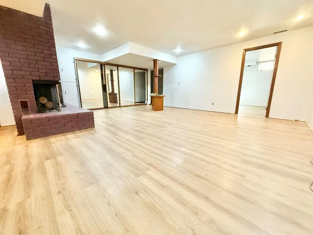 15 Laurel Place W