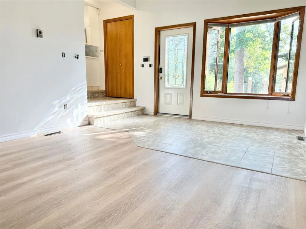 15 Laurel Place W