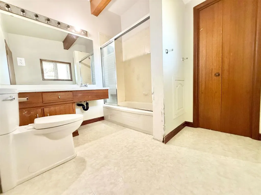 15 Laurel Place W