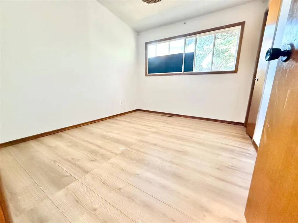 15 Laurel Place W