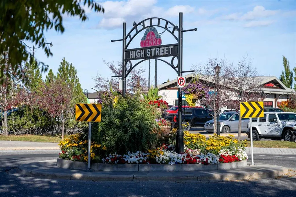 310 Mckenzie Towne Gate SE, #1403