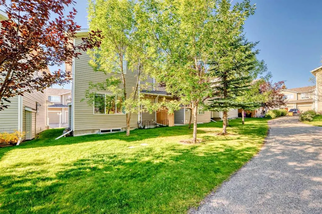 63 Bridleridge Manor SW