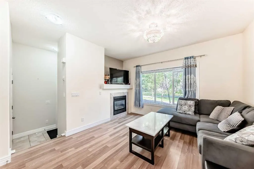 63 Bridleridge Manor SW