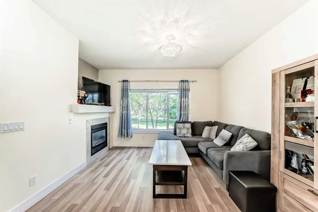 63 Bridleridge Manor SW