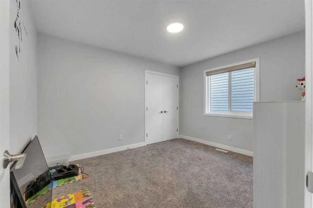 114 corner meadows Grove NE