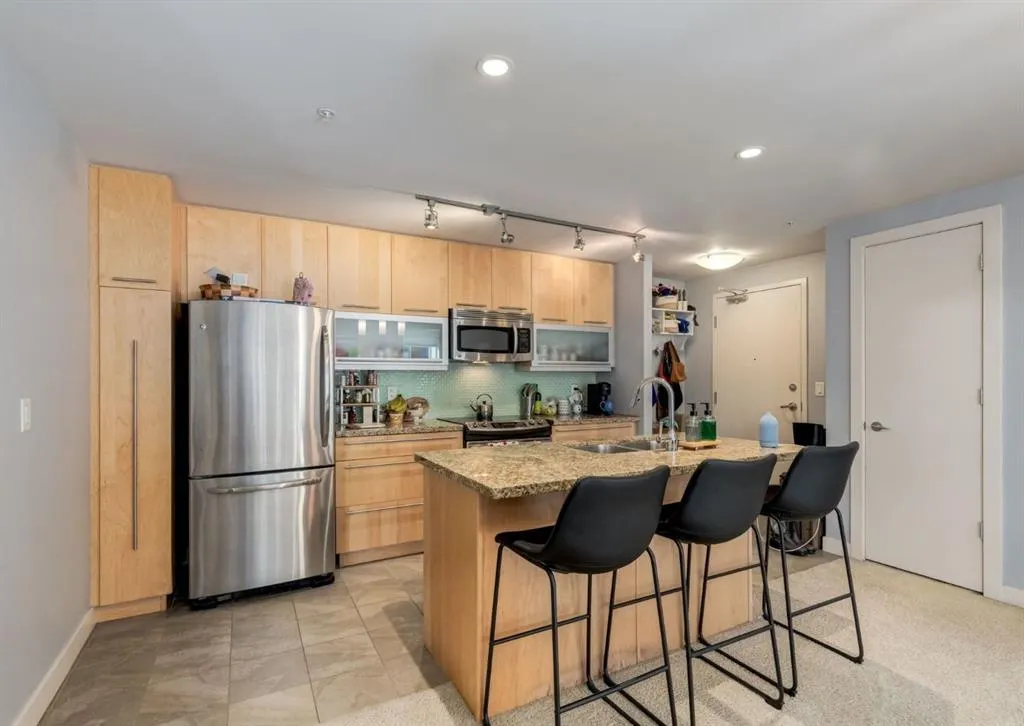 215 13 Avenue SW, #204