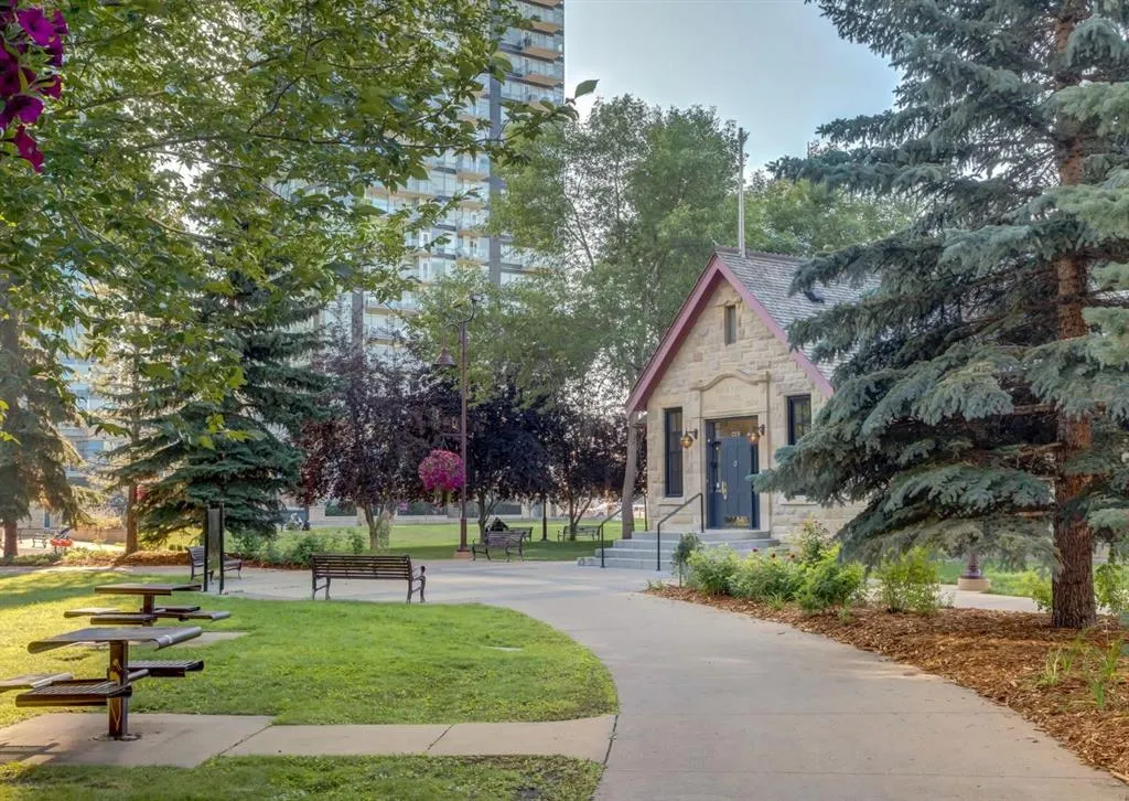 215 13 Avenue SW, #204