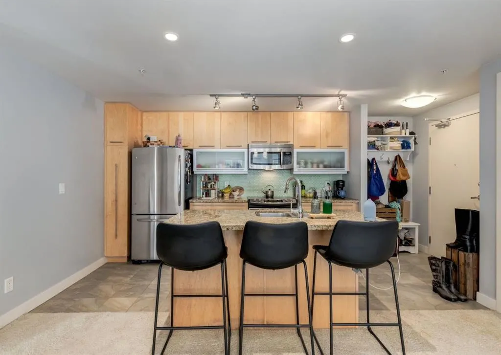 215 13 Avenue SW, #204