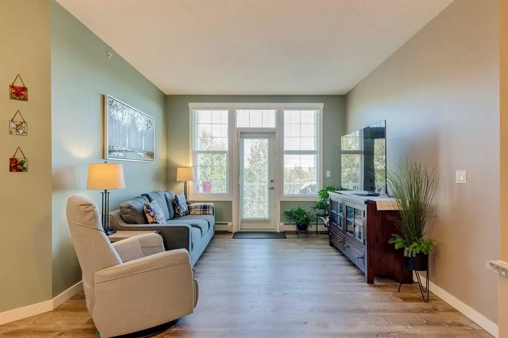 1 Crystal Green Lane, #405