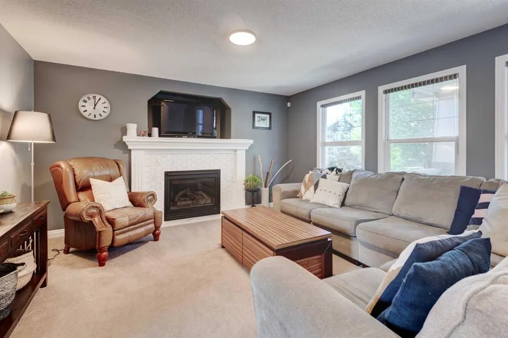 395 Prestwick Close SE