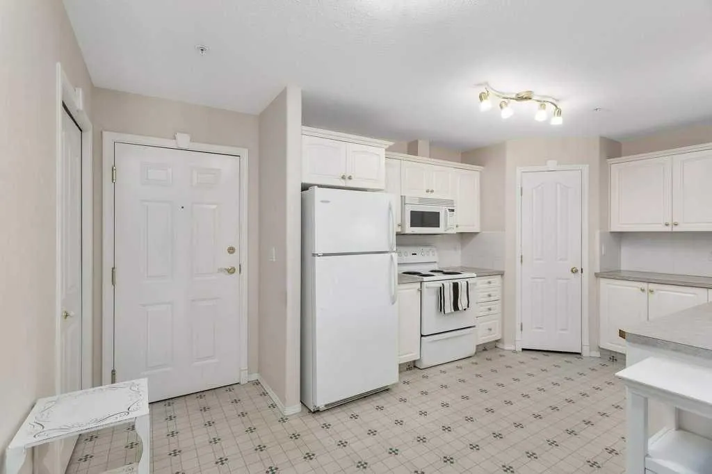 3501 49 Avenue, #205
