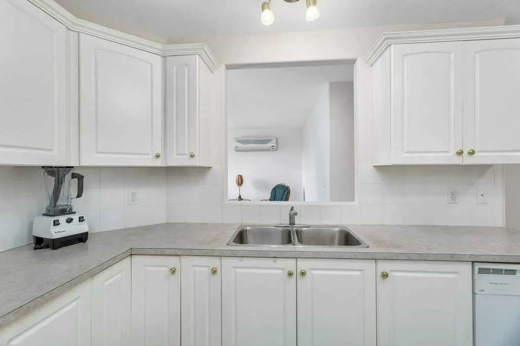 3501 49 Avenue, #205