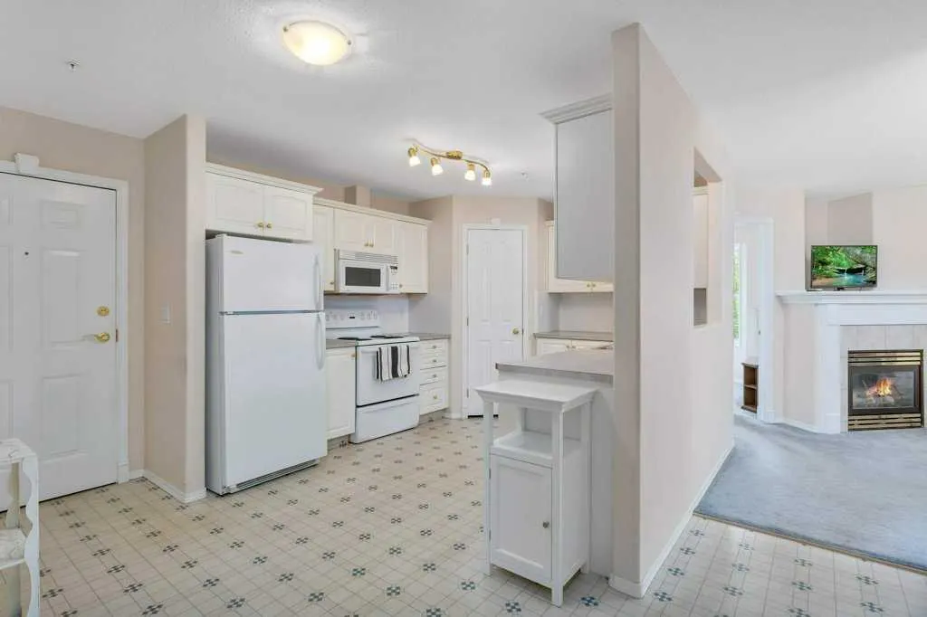 3501 49 Avenue, #205