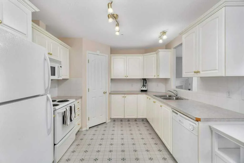 3501 49 Avenue, #205