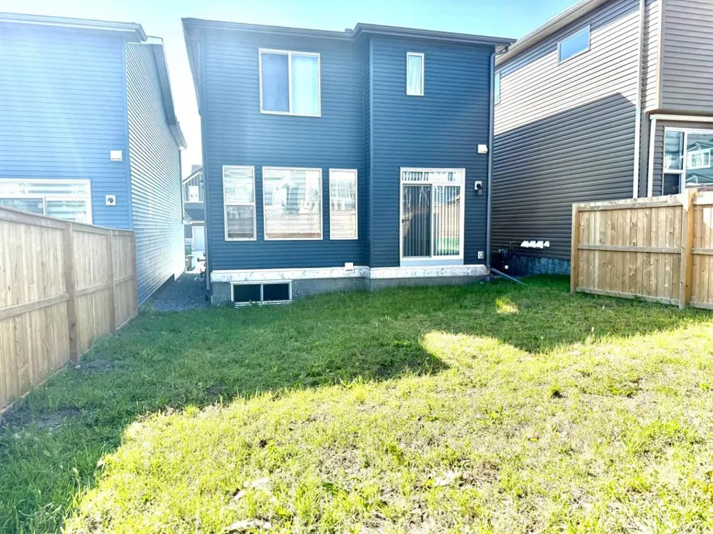 17 Calhoun Crescent NE